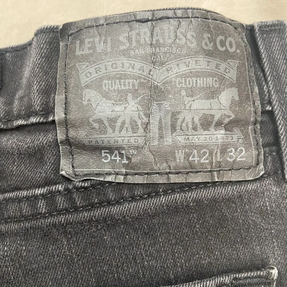 Levi’s 541 Jeans Black Size 42 X 32*
